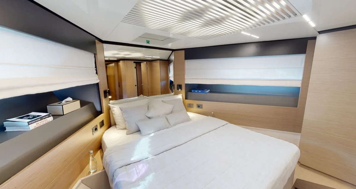 Ferretti 780