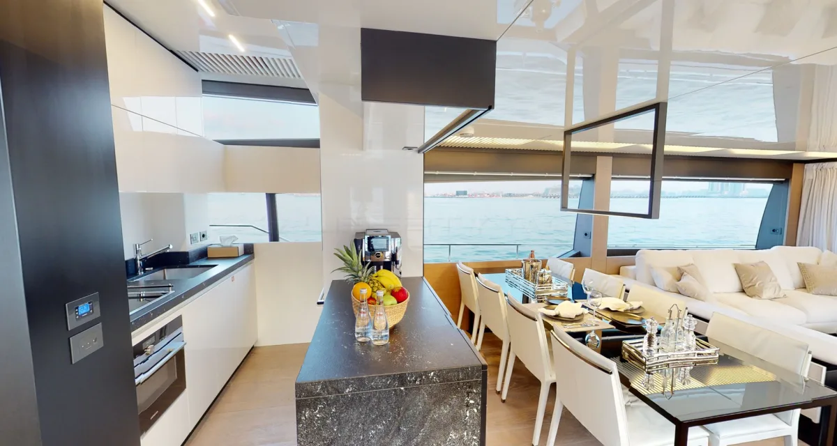 Ferretti 780