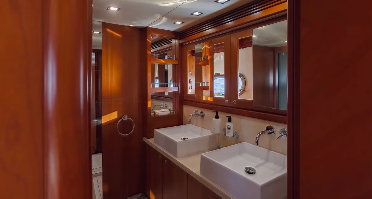 Sunseeker Predator 108